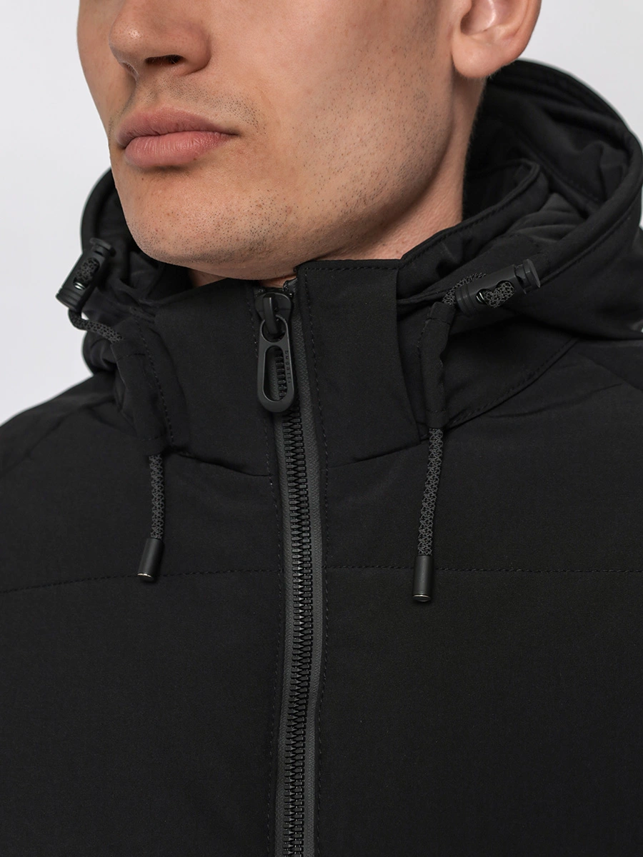 Черная куртка со съемным капюшоном